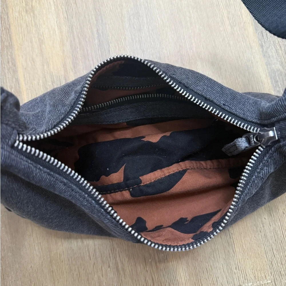 *DEADSTOCK* baggu small denim crescent - Picture 3 of 3